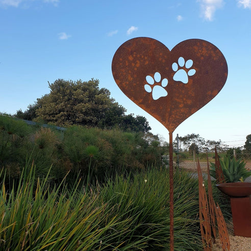 Paw print heart garden stake by  Jane Michael, Designer Dirt in Albany, Western Australia 2020.jpg