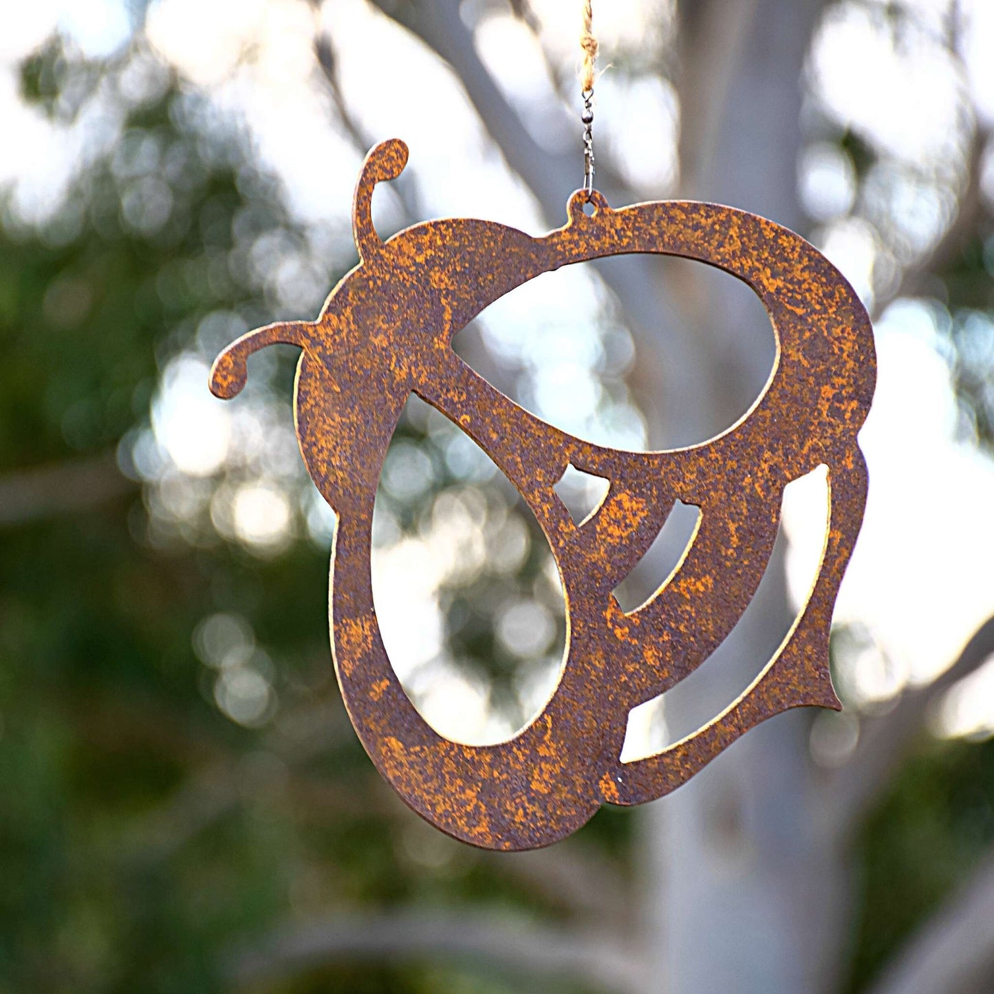Hanging bee corten cut out